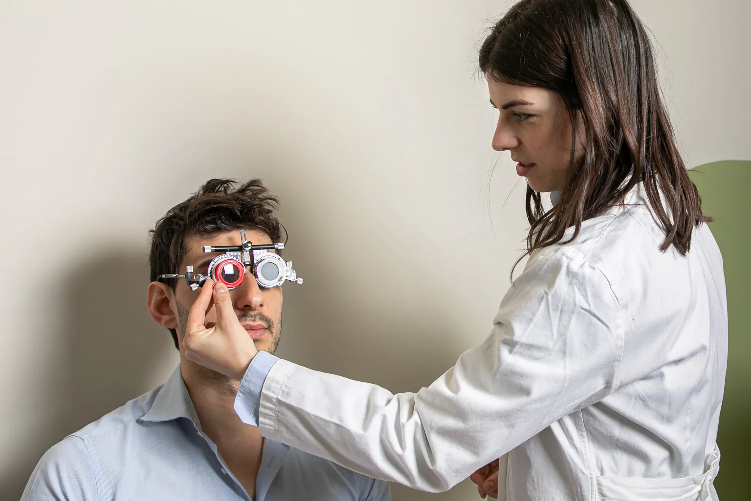 La visita oculistica con l’occhiale di prova